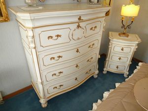 Art.339, Commode classique et table de chevet