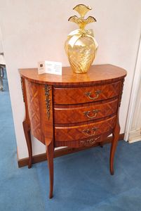 Art. 23, Meuble de style classique avec des tiroirs