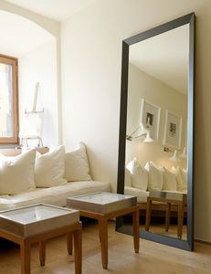 Zipp 223, Miroir moderne avec cadre en bois