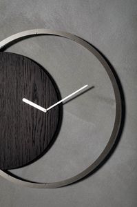 CIRCLE, Horloge avec cadre en mtal et panneau en bois