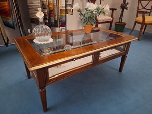 Art. 809, Table basse de style classique en verre et en bois