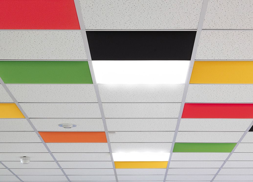 In, Panneaux acoustiques colorées pour plafond suspendu
