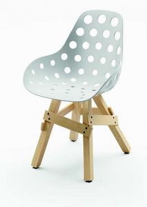 521 Icon, Petit fauteuil en bois et polypropylène