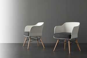 Art. 026 Nordika, Petit fauteuil avec siège en polypropylène blanc et le dossier
