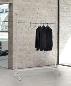 Archistand, Porte-manteau sur roulettes avec structure en acier verni