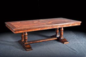 Art. 851 table, Table classique extensible, avec motifs floraux incrusts