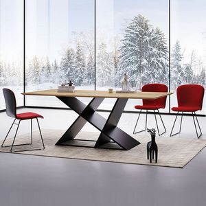 Emme, Table avec une base sculpturale