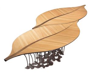 Fenice, Table en forme de feuille avec le dessus en bois et base en mtal