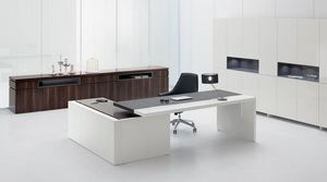 Ar.tu comp. 01, Bureau lgant en cuir laqu blanc et couleur titane