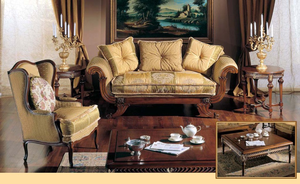3285 SMALL TABLE, Table basse sculptée à la main pour les salons de luxe classiques