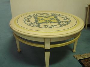 Art. 126, Table basse ronde classique en bois laqu