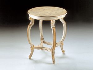 Art. 1369, Table avec un d�cor exquis, pour une suite de luxe classique