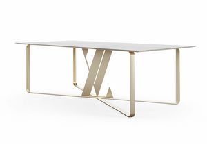 Centauro table, Table rectangulaire raffin�e adapt�e � une utilisation externe