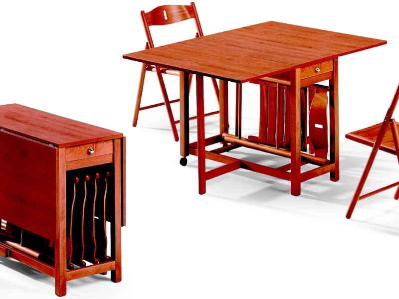 Table pliante, avec hébergement pour chaises, économie d'espace