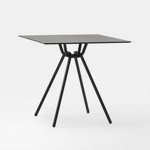 Keiko, Tables avec une structure mtallique  double boussole