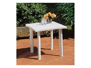 Fiocco, Table carrée faite de résine, une utilisation en extérieur