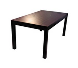 XC-03, Table en bois aux lignes modernes