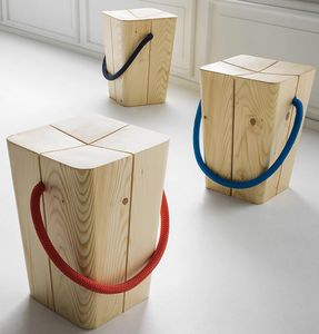 Hug, Tabouret en bois monolithique