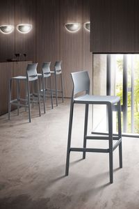 Bakhita Stool 66, Tabouret empilable en mtal polymre co-injection