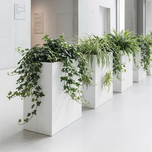 Design Collection Planters, Manique avec structure en acier peint, au design minimaliste