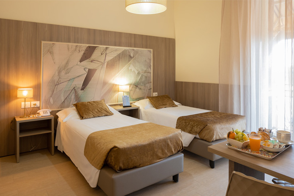 Meubles de chambre d'h�tel � Bologne, Italie