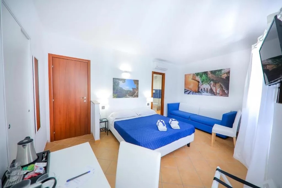 Mobilier de chambre d'h�tel � Cefal� (PA), Italie