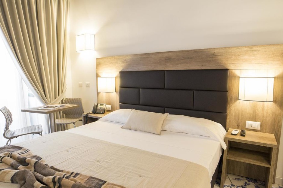 Mobilier d'h�tel � Naples, Italie